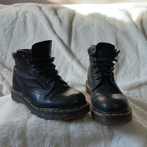 Dr. Martens - Fit size 6.5 - Real Leather Vintage Combat Boot